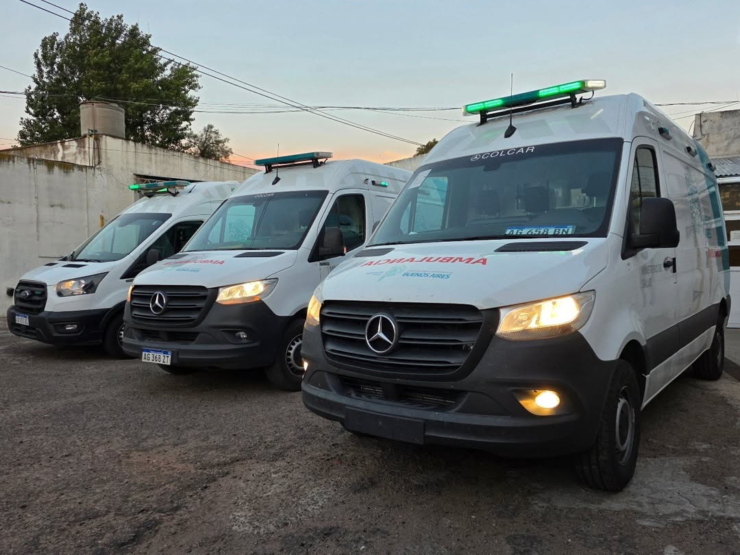 Tres ambulancias al servicio de la comunidad.